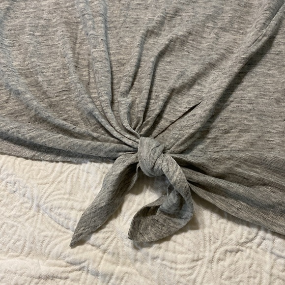 Banana Republic Knotted Sleeveless Shirt - Picture 2 of 3